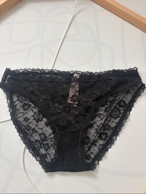 Victoria's Secret Black Lace Bikini Panty medium NWT